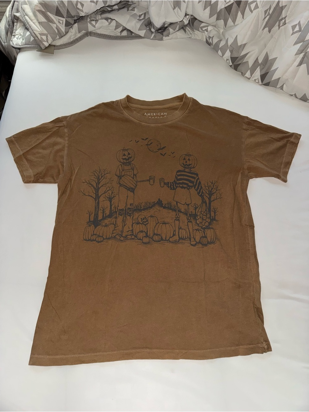 American Eagle graphic tshirt the Halloween shop